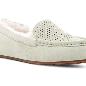 NWT Koolaburra by Ugg Lezly Perf Slippers